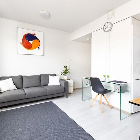 Valoisa Parvekkeellinen Kaksio, Oma Parkkipaikka Lägenhet Tammerfors Exteriör bild