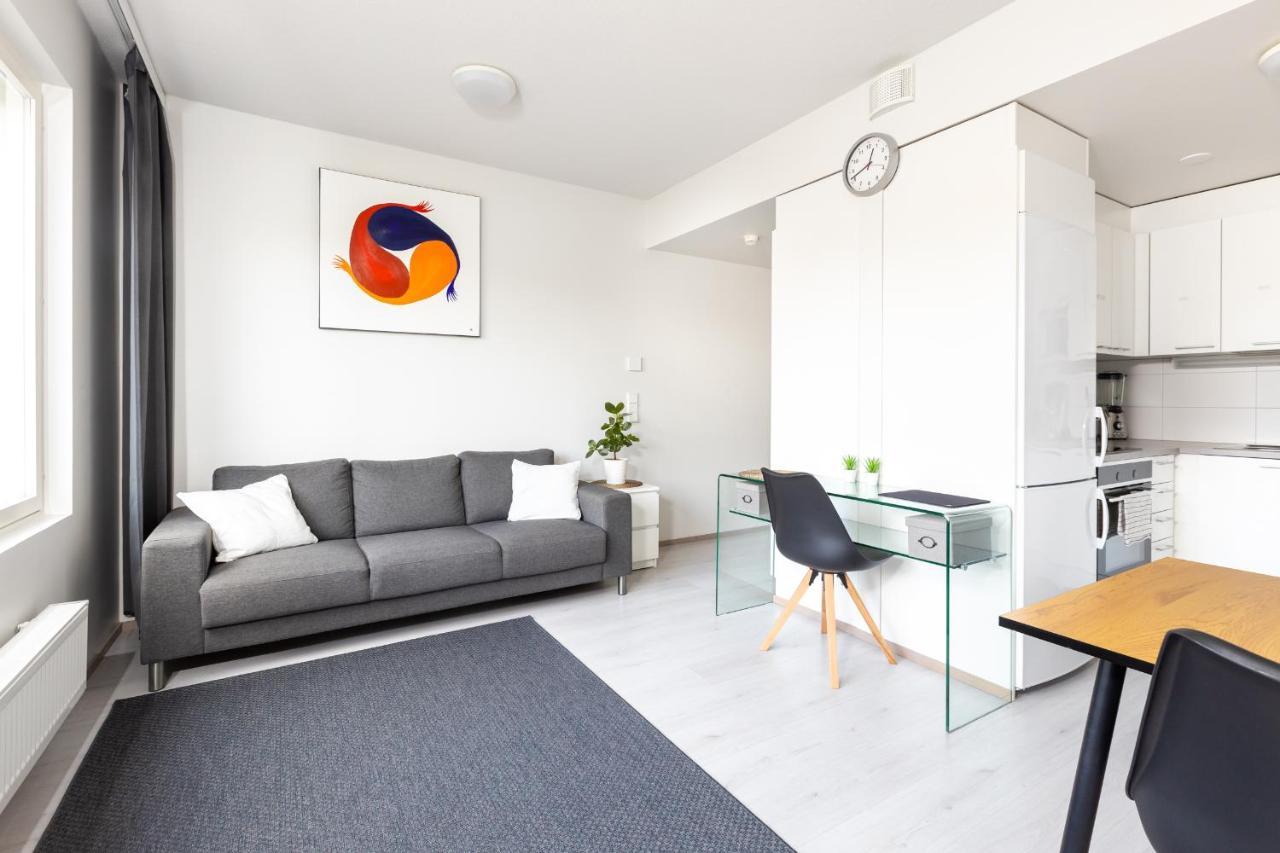 Valoisa Parvekkeellinen Kaksio, Oma Parkkipaikka Lägenhet Tammerfors Exteriör bild